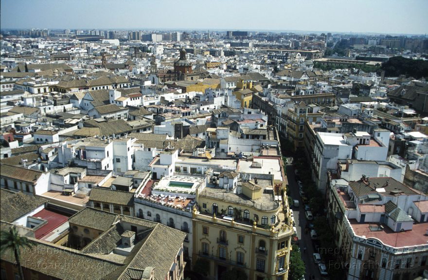 Spanien. Andalusien. Sevilla
April 1997. Spanien. Andalusien. Blick von der Kathedrale auf Sevilla.
Schlüsselwörter: Andalusien;Sevilla;Spain;1997;Spanien
