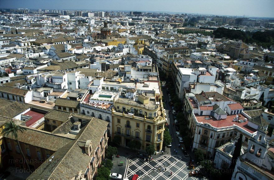 Spanien. Andalusien. Sevilla
April 1997. Spanien. Andalusien. Blick von der Kathedrale auf Sevilla.
Schlüsselwörter: Andalusien;Sevilla;Spain;1997;Spanien