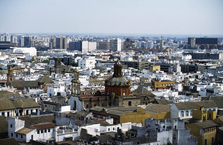 Spanien. Andalusien. Sevilla
April 1997. Spanien. Andalusien. Blick von der Kathedrale auf Sevilla.
Schlüsselwörter: Andalusien;Sevilla;Spain;1997;Spanien