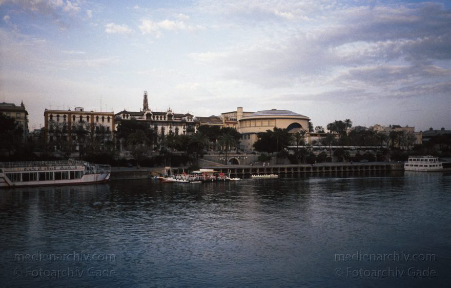Spanien. Andalusien. Sevilla
1997. Spanien. Andalusien. Sevilla. Am Ufer des Guadalquivir.
Schlüsselwörter: Andalusien;Fluss;Guadalquivir;Sevilla;Spain;1997;Spanien