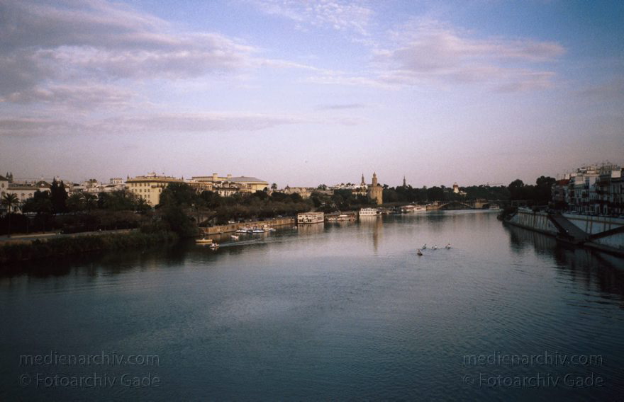 Spanien. Andalusien. Sevilla
1997. Spanien. Andalusien. Sevilla. Am Ufer des Guadalquivir.
Schlüsselwörter: Andalusien;Fluss;Guadalquivir;Sevilla;Spain;1997;Spanien