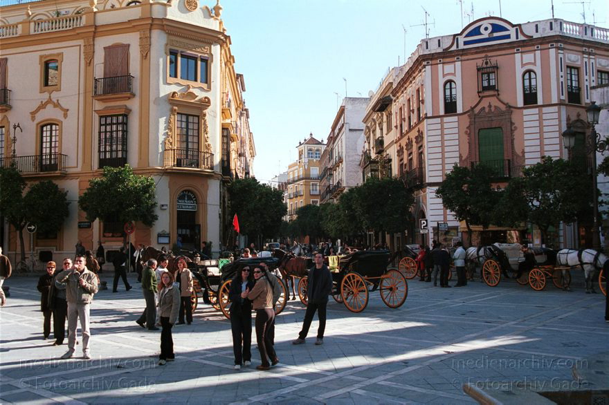 Spanien. Andalusien. Sevilla
November 2000. Spanien. Andalusien. Sevilla. Kutschen auf dem Platz vor der Kathedrale
Schlüsselwörter: Andalusien;Kutschen;Sevilla;Spain;2000;Spanien