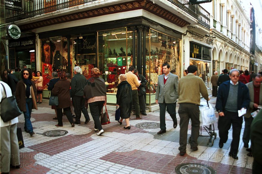 Spanien. Andalusien. Sevilla
November 2000. Spanien. Andalusien. Sevilla. Einkaufspassage
Schlüsselwörter: Andalusien;Sevilla;Spain;2000;Spanien