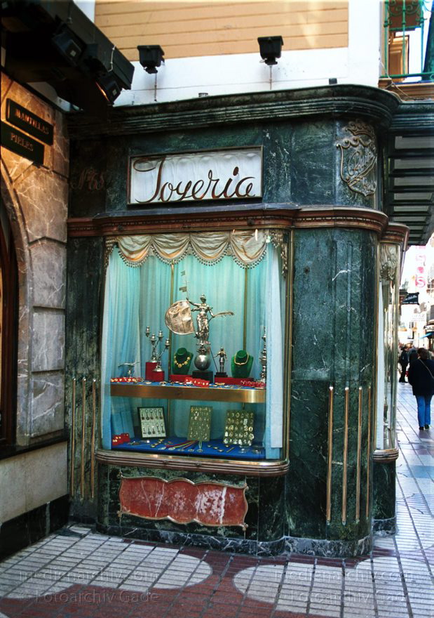 Spanien. Andalusien. Sevilla
November 2000. Spanien. Andalusien. Sevilla. Einkaufspassage
Schlüsselwörter: Andalusien;Sevilla;Spain;2000;Spanien