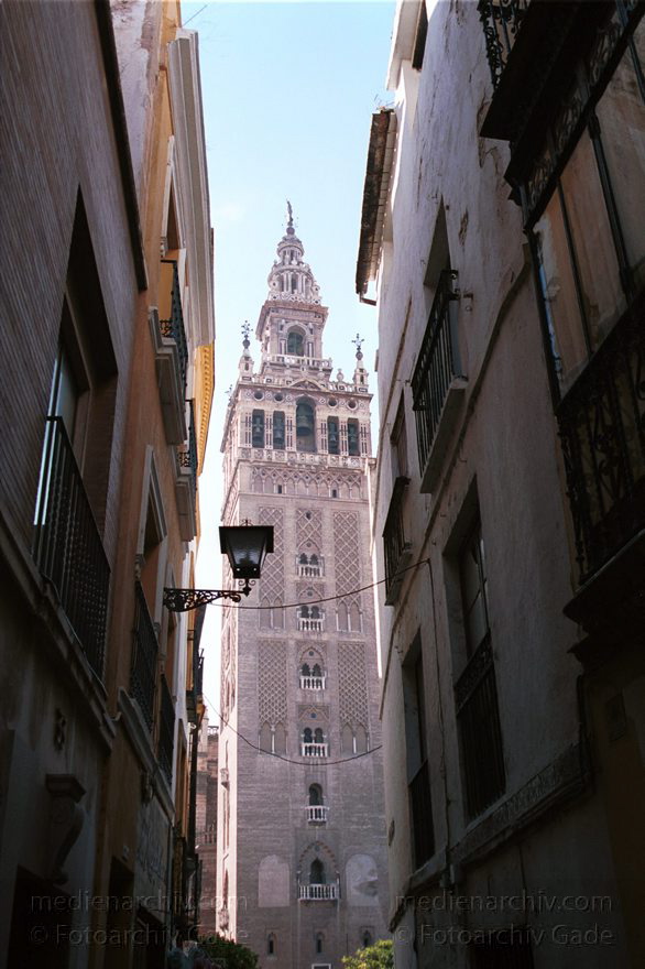 Spanien. Andalusien. Sevilla
November 2000. Spanien. Andalusien. Sevilla. Giralda
Schlüsselwörter: Andalusien;Giralda;Sevilla;Spain;2000;Spanien