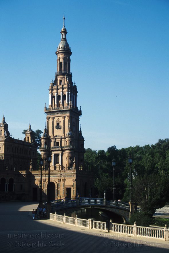 Spanien. Andalusien. Sevilla
April 1997. Spanien. Andalusien. Sevilla. Plaza de Espana.
Schlüsselwörter: Andalusien;Sevilla;Spain;1997;Spanien