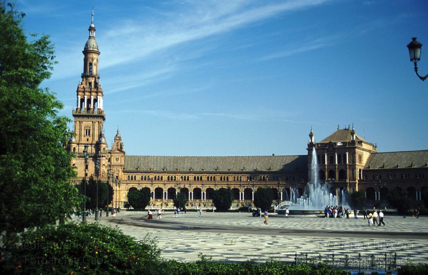 Spanien. Andalusien. Sevilla
April 1997. Spanien. Andalusien. Sevilla. Plaza de Espana.
Schlüsselwörter: Andalusien;Sevilla;Spain;1997;Spanien