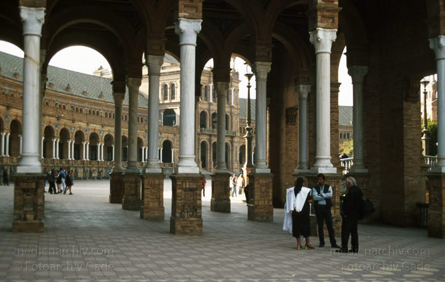 Spanien. Andalusien. Sevilla
April 1997. Spanien. Andalusien. Sevilla. Plaza de Espana.
Schlüsselwörter: Andalusien;Sevilla;Spain;1997;Spanien