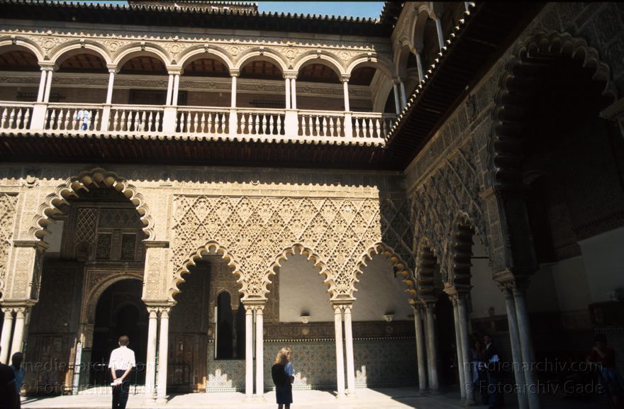 Spanien. Andalusien. Sevilla
April 1997. Spanien. Andalusien. Sevilla. Alcázar. Er wird auch Reales Alcázares (Königliche Schlösser) genannt. Maurische Architektur.
Schlüsselwörter: Andalusien;Garten;Sevilla;Spain;1997;Spanien
