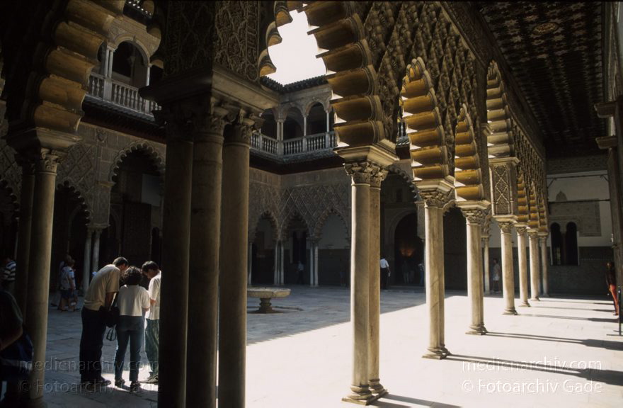 Spanien. Andalusien. Sevilla
April 1997. Spanien. Andalusien. Sevilla. Alcázar. Er wird auch Reales Alcázares (Königliche Schlösser) genannt. Maurische Architektur.
Schlüsselwörter: Andalusien;Garten;Sevilla;Spain;1997;Spanien