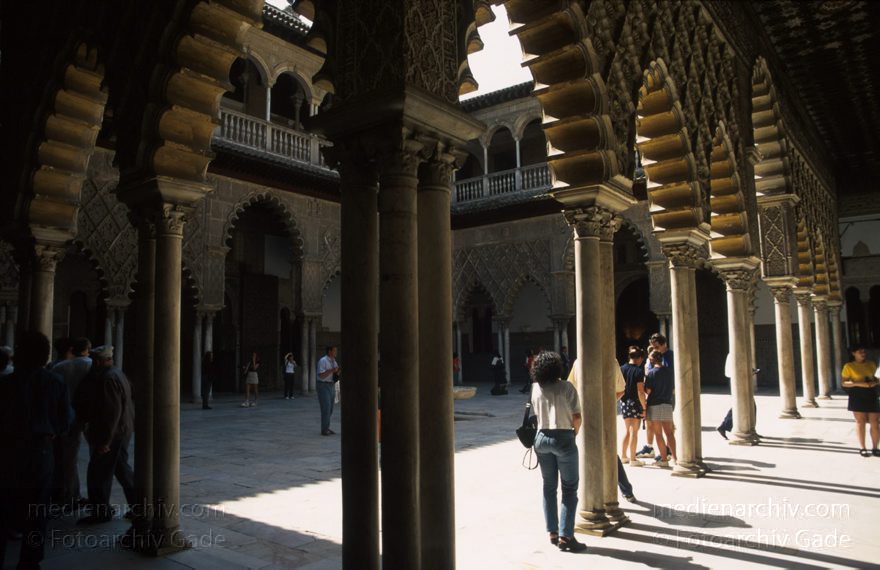 Spanien. Andalusien. Sevilla
April 1997. Spanien. Andalusien. Sevilla. Alcázar. Er wird auch Reales Alcázares (Königliche Schlösser) genannt. Maurische Architektur.
Schlüsselwörter: Andalusien;Garten;Sevilla;Spain;1997;Spanien