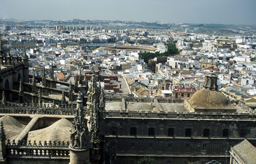 Spanien. Andalusien. Sevilla
April 1997. Spanien. Andalusien. Sevilla. Die Giralda ist ein altes maurisches Bauwerk, welches später von den Christen übenommen wurde.
Schlüsselwörter: Andalusien;Giralda;Sevilla;Spain;1997;Spanien