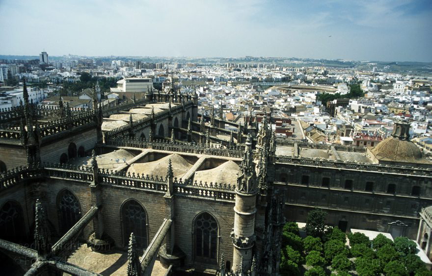 Spanien. Andalusien. Sevilla
April 1997. Spanien. Andalusien. Sevilla. Die Giralda ist ein altes maurisches Bauwerk, welches später von den Christen übenommen wurde.
Schlüsselwörter: Andalusien;Giralda;Sevilla;Spain;1997;Spanien