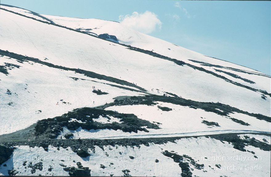 1997. Spanien. Andalusien. Sierra Nevada.
März 1997. Spanien. Andalusien. Sierra Nevada. Wintersportgebiet in der Provinz Granada   - Spain. Andalusia. - España Andalucía
Schlüsselwörter: Andalucía;Andalusia;Andalusien;Berge;España;Pisten;Schnee;Sierra Nevada;Spain;1997;Spanien