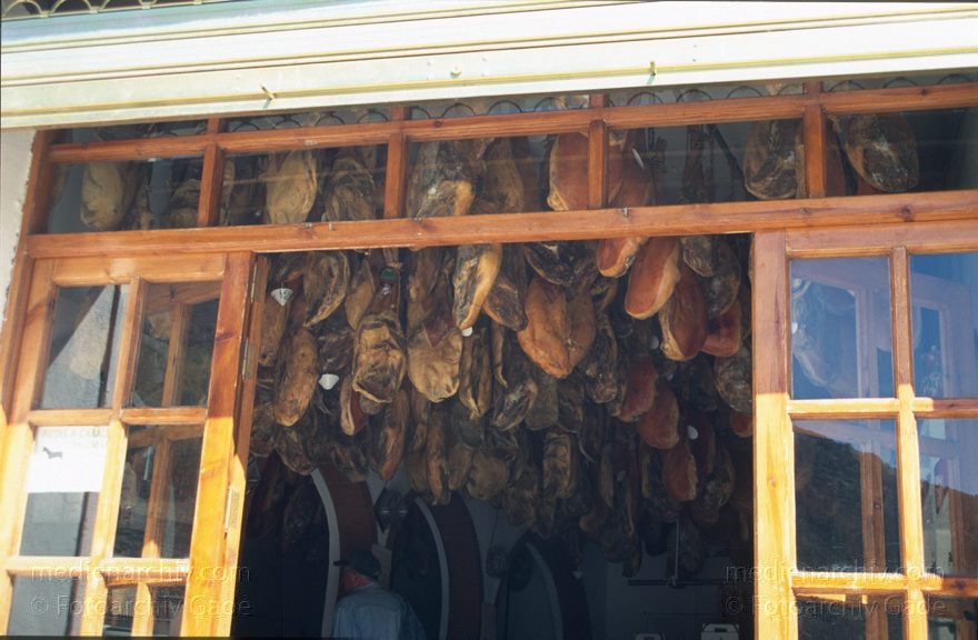 Spanien. Andalusien. Trevelez. Weisses Dorf
März 1997. Spanien. Andalusien. Trevelez. Weisses Dorf in den Alpujarras.  Luftgetrockneter Schinken. Jamon Serrano - Spain. Andalusia. - España Andalucía. Las Alpujarras. Trevélez es un municipio español de la provincia de Granada
Schlüsselwörter: Alpujarra;Andalucía;Andalusia;Andalusien;Dorf;España;Jamon Serrano;Luftgetrockneter Schinken;Schinken;Sevilla;Spain;Spanien;Trevelez;1997;Weisses
