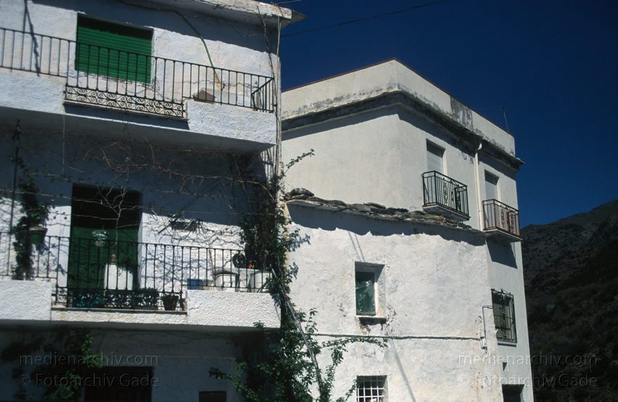 Spanien. Andalusien. Trevelez. Weisses Dorf
März 1997. Spanien. Andalusien. Trevelez. Weisses Dorf in den Alpujarras.  - Spain. Andalusia. - España Andalucía. Las Alpujarras. Trevélez es un municipio español de la provincia de Granada
Schlüsselwörter: Alpujarra;Andalucía;Andalusia;Andalusien;Dorf;España;Sevilla;Spain;Spanien;Trevelez;1997;Weisses