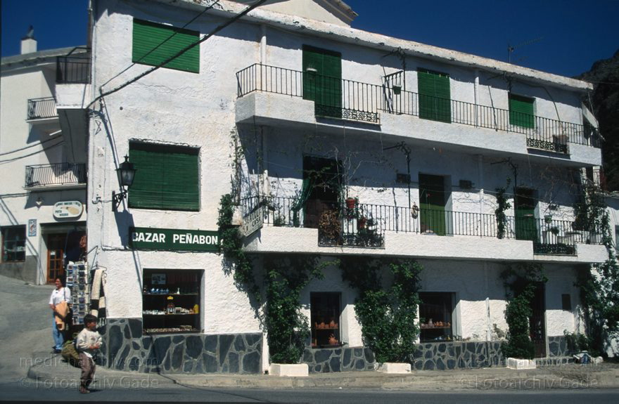 Spanien. Andalusien. Trevelez. Weisses Dorf
März 1997. Spanien. Andalusien. Trevelez. Weisses Dorf in den Alpujarras.  - Spain. Andalusia. - España Andalucía. Las Alpujarras. Trevélez es un municipio español de la provincia de Granada
Schlüsselwörter: Alpujarra;Andalucía;Andalusia;Andalusien;Dorf;España;Sevilla;Spain;Spanien;Trevelez;1997;Weisses