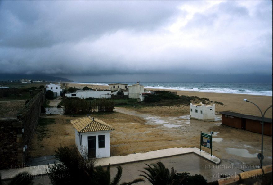 Spanien. Andalusien. Zahara de los Atunes
November 2000. Spanien. Andalusien. Zahara de los Atunes an der Atlantikkueste.
Schlüsselwörter: Andalusien;Kueste;Spain;Spanien;Strand;2000;Zahara de los Atunes
