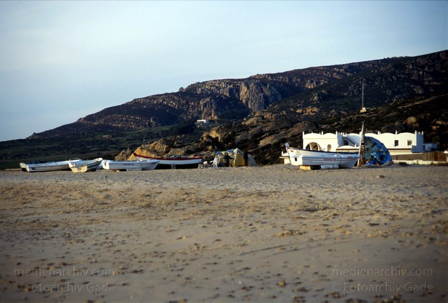 Spanien. Andalusien. Zahara de los Atunes
November 2000. Spanien. Andalusien. Zahara de los Atunes an der Atlantikkueste.
Schlüsselwörter: Andalusien;Atlantik;Kueste;Meer;Spain;Spanien;Strand;2000;Zahara de los Atunes