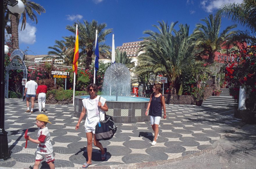 Fuerteventura. Jandia Playa. Hotel Stella Canaris
1995. Spanien. Kanarische Inseln. Fuerteventura. Jandia Playa. Hotel Stella Canaris (Heute: Stella Dunas Jandía Resort)
Schlüsselwörter: Canary Islands;Espana;Fuerteventura;Islas Canarias;Jandia Playa;Kanarische Inseln;Spain;Spanien;1995;Stella Canaris