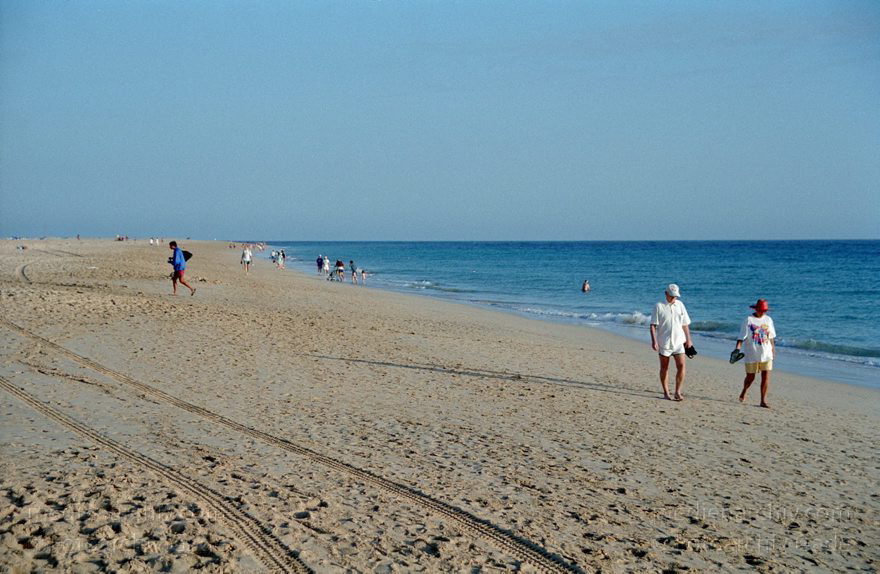 Spanien. Kanarische Inseln. Fuerteventura
November 2001. Spanien. Kanarische Inseln. Fuerteventura. Spain. Canary Islands. Espana. Islas Canarias.
Schlüsselwörter: Atlantik;Canary Islands;Fuerteventura;Islas Canarias;Kanarische Inseln;Meer;Spain;Spanien;2001;Strand
