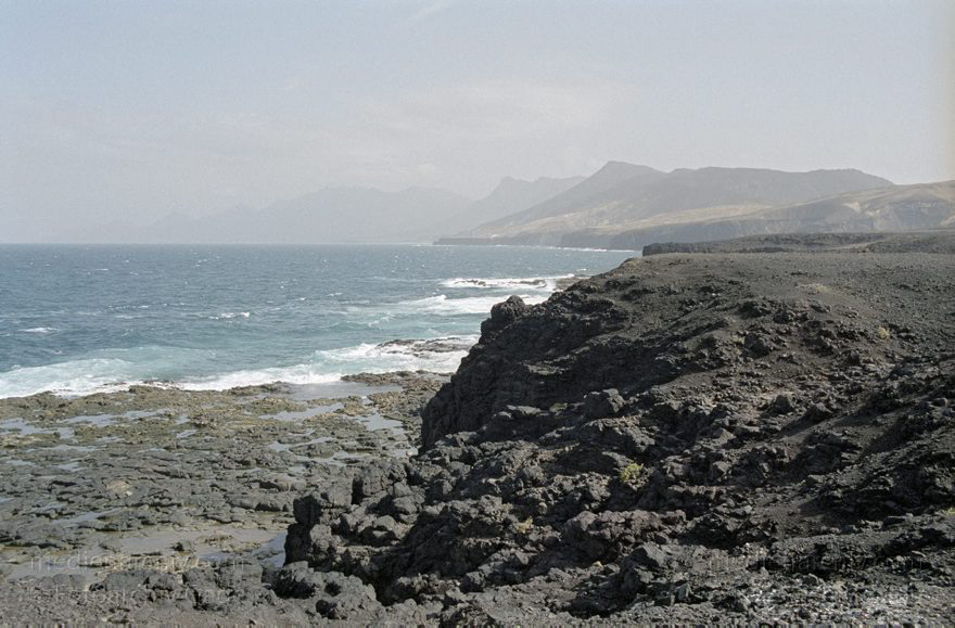 Spanien. Kanarische Inseln. Fuerteventura
November 2001. Spanien. Kanarische Inseln. Fuerteventura. Spain. Canary Islands. Espana. Islas Canarias.
Schlüsselwörter: Atlantik;Canary Islands;Fuerteventura;Islas Canarias;Kanarische Inseln;Meer;Spain;2001;Spanien