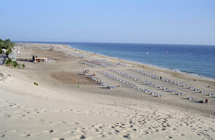 Fuerteventura. Morro del Jable. Strand. Meer
November 2001. Spanien. Kanarische Inseln. Fuerteventura. Morro del Jable. Strand. Meer - Spain Canary Islands - Espana. Islas Canarias. Beach. Sea.
Schlüsselwörter: Beach;Canary Islands;Espana;Fuerteventura;Islas Canarias;Kanarische Inseln;Meer;Morro del Jable;Sea;Spain;Spanien;2001;Strand