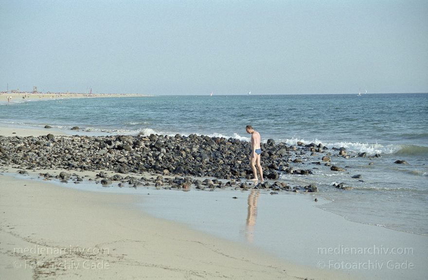 Fuerteventura. Morro del Jable. Strand. Meer
November 2001. Spanien. Kanarische Inseln. Fuerteventura. Morro del Jable. Strand. Meer - Spain Canary Islands - Espana. Islas Canarias. Beach. Sea.
Schlüsselwörter: Beach;Canary Islands;Espana;Fuerteventura;Islas Canarias;Kanarische Inseln;Meer;Morro del Jable;Sea;Spain;Spanien;2001;Strand
