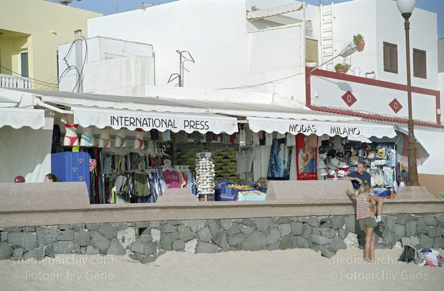 Fuerteventura. Morro del Jable. Strand. Meer
November 2001. Spanien. Kanarische Inseln. Fuerteventura. Morro del Jable. Strand. Meer - Spain Canary Islands - Espana. Islas Canarias. Beach. Sea.
Schlüsselwörter: Beach;Canary Islands;Espana;Fuerteventura;Islas Canarias;Kanarische Inseln;Meer;Morro del Jable;Sea;Spain;Spanien;2001;Strand