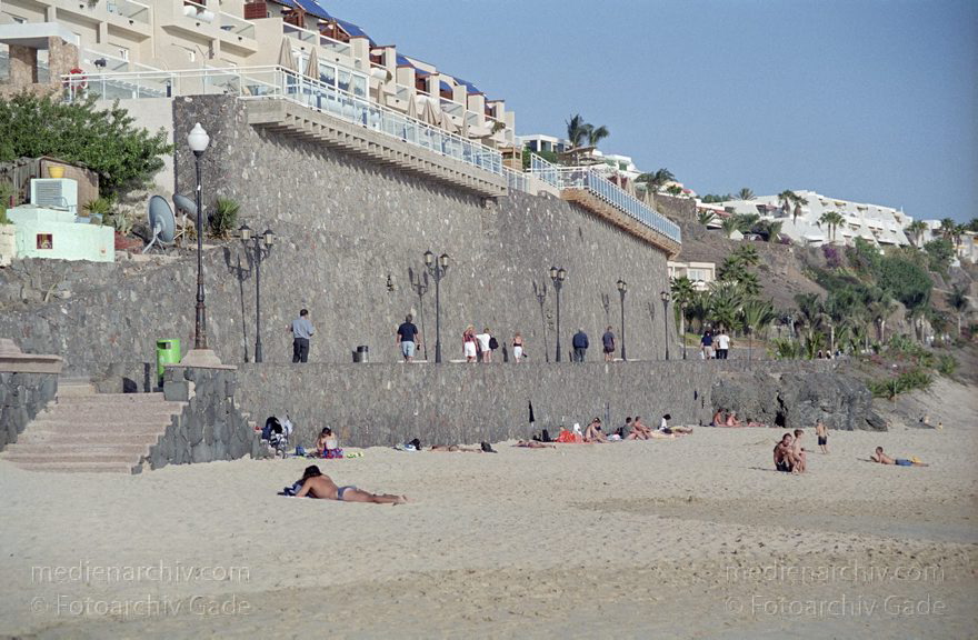Fuerteventura. Morro del Jable. Strand. Meer
November 2001. Spanien. Kanarische Inseln. Fuerteventura. Morro del Jable. Strand. Meer - Spain Canary Islands - Espana. Islas Canarias. Beach. Sea.
Schlüsselwörter: Beach;Canary Islands;Espana;Fuerteventura;Islas Canarias;Kanarische Inseln;Meer;Morro del Jable;Sea;Spain;Spanien;2001;Strand