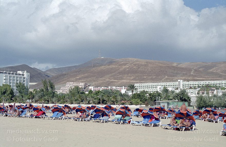 Fuerteventura. Jandia Playa.
November 2001. Spanien. Kanarische Inseln. Fuerteventura. Jandia Playa. Strand.   - Canary Islands. Beach
Schlüsselwörter: Canary Islands;Espana;Fuerteventura;Islas Canarias;Jandia Playa;Kanarische Inseln;Spain;Spanien;2001;Strand