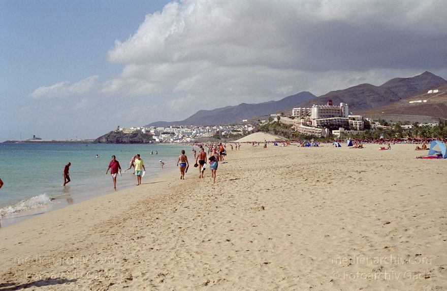 Fuerteventura. Jandia Playa.
2001. Spanien. Kanarische Inseln. Fuerteventura. Jandia Playa. Strand. Canary Islands. Beach
Schlüsselwörter: Canary Islands;Espana;Fuerteventura;Islas Canarias;Jandia Playa;Kanarische Inseln;Spain;Spanien;2001;Strand