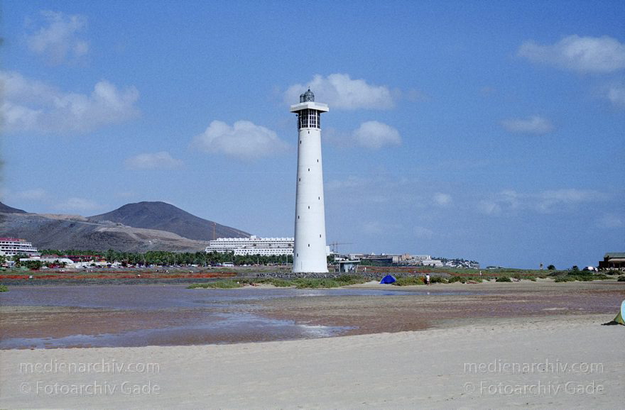 Fuerteventura. Jandia Playa.
November 2001. Spanien. Kanarische Inseln. Fuerteventura. Jandia Playa. Strand. Leuchtturm. - Canary Islands. Beach
Schlüsselwörter: Canary Islands;Espana;Fuerteventura;Islas Canarias;Jandia Playa;Kanarische Inseln;Spain;Spanien;2001;Strand
