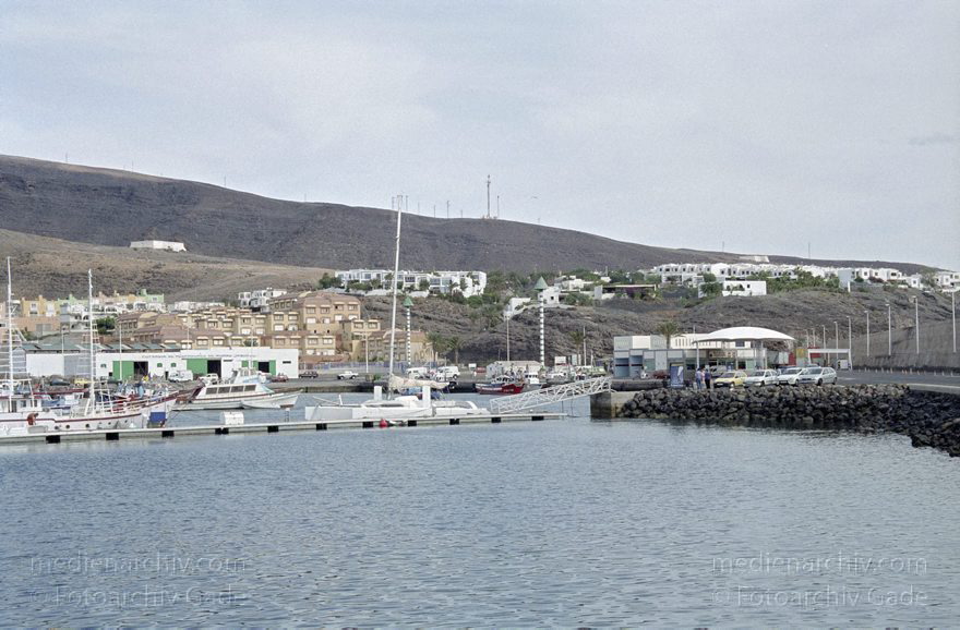 Fuerteventura. Hafen von Morro del Jable.
November 2001. Spanien. Kanarische Inseln. Fuerteventura. Hafen von Morro del Jable. Fischerboote - Spain. Canary Islands. Espana. Islas Canarias.
Schlüsselwörter: Canary Islands;Espana;Fuerteventura;Hafen;Islas Canarias;Kanarische Inseln;Morro del Jable;Spain;2001;Spanien