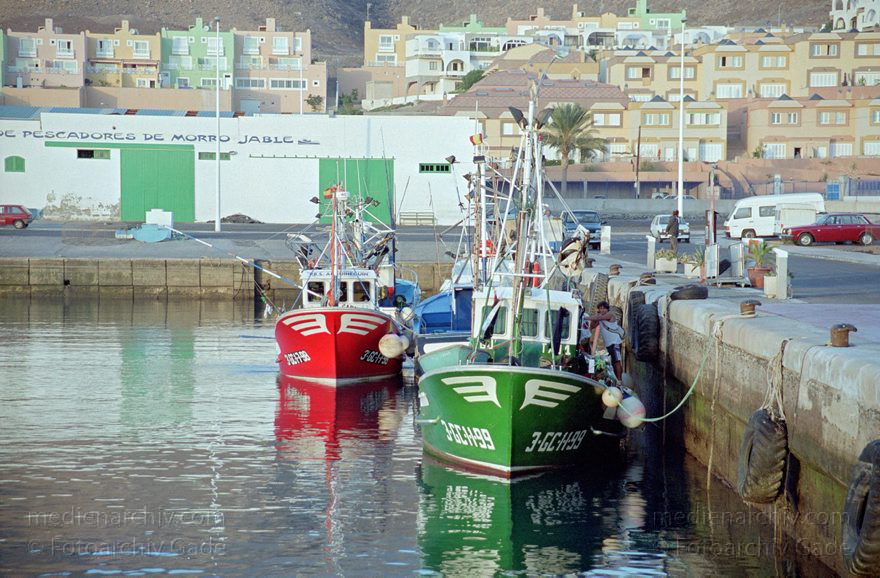 Fuerteventura. Morro del Jable
November 2001. Spanien. Kanarische Inseln. Fuerteventura. Morro del Jable. Hafen. Meer. Schiffe. Boote. - Spain. Canary Islands. - Espana. Islas Canarias.
Schlüsselwörter: Boot;Boote;Canary Islands;Fischerboote;Fuerteventura;Hafen;Islas Canarias;Kanarische Inseln;Morro del Jable;Schiffe;2001;Spanien