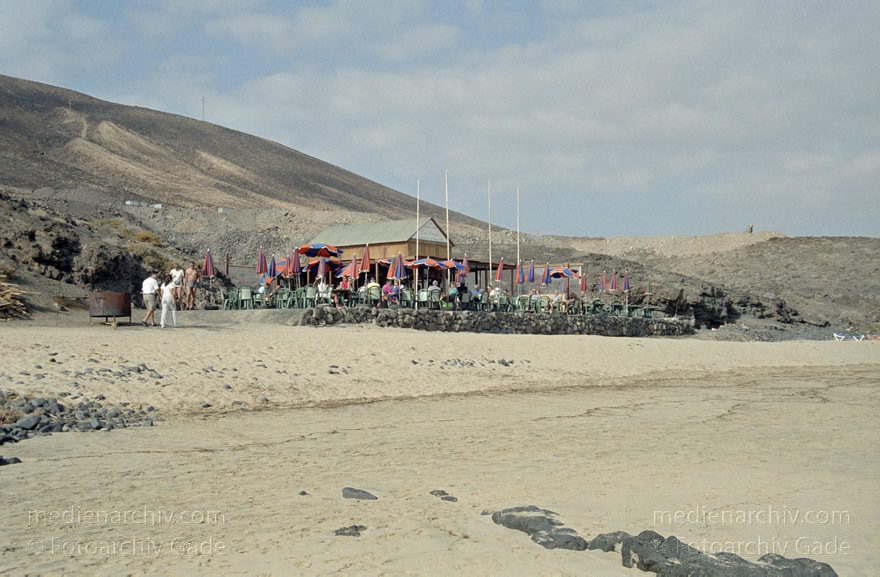Fuerteventura. Strand bei Piedras Caídas
November 2001. Spanien. Kanarische Inseln. Fuerteventura. Strand bei Piedras Caídas.
Schlüsselwörter: Canary Islands;Espana;Fuerteventura;Islas Canarias;Kanarische Inseln;Piedras Caídas;Spain;Spanien;2001;Strand