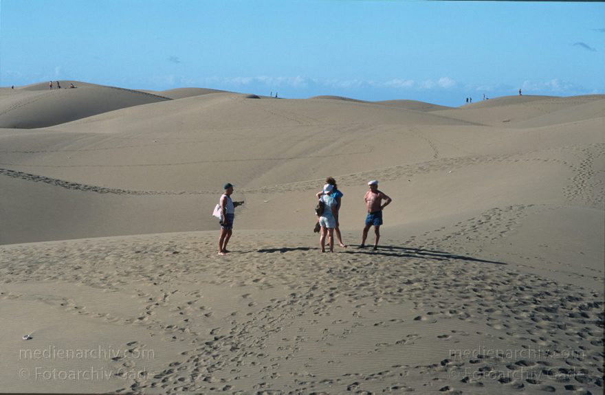 Spanien. Kanarische Inseln. Gran Canaria. Dünen von Maspalomas
Dezember 1996. Spanien. Kanarische Inseln. Islas Canarias. Gran Canaria. Urlaub - Strand - Sonne. Dünen von Maspalomas. Canary Islands. Gran Canaria. Dunes of Maspalomas
Schlüsselwörter: Canary Islands;Dünen;Gran Canaria;Islas Canarias;Kanarische Inseln;Maspalomas;Sonne;Spanien;Strand;1996;Urlaub