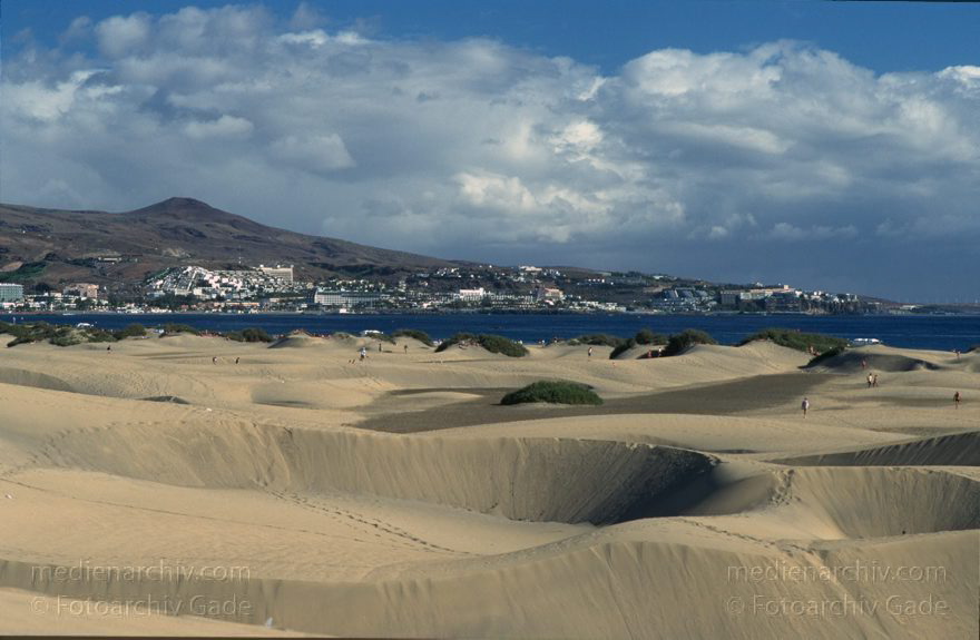 Spanien. Kanarische Inseln. Gran Canaria. Dünen von Maspalomas
Dezember 1996. Spanien. Kanarische Inseln. Islas Canarias. Gran Canaria. Urlaub - Strand - Sonne. Dünen von Maspalomas. Canary Islands. Gran Canaria. Dunes of Maspalomas
Schlüsselwörter: Canary Islands;Dünen;Gran Canaria;Islas Canarias;Kanarische Inseln;Maspalomas;Sonne;Spanien;Strand;1996;Urlaub