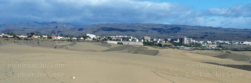 Spanien. Kanarische Inseln. Gran Canaria. Dünen von Maspalomas
Dezember 1996. Spanien. Kanarische Inseln. Islas Canarias. Gran Canaria. Urlaub - Strand - Sonne. Dünen von Maspalomas. Canary Islands. Gran Canaria. Dunes of Maspalomas
Schlüsselwörter: Canary Islands;Dünen;Gran Canaria;Islas Canarias;Kanarische Inseln;Maspalomas;Sonne;Spanien;Strand;1996;Urlaub