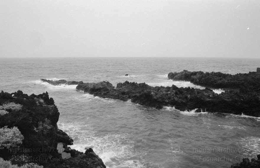 Spanien. Kanarische Inseln. La Palma. Meer. Küste. Atlantik.
März 1990. Spanien. Kanarische Inseln. La Palma. Meer. Küste mit Lavageröll. Atlantik.  . Islas Canarias. Isla de La Palma. Canary Islands Spain.
Schlüsselwörter: Atlantik;Islas Canarias;Kanarische Inseln;Küste;La Palma;Lava;Meer;1990;Spanien