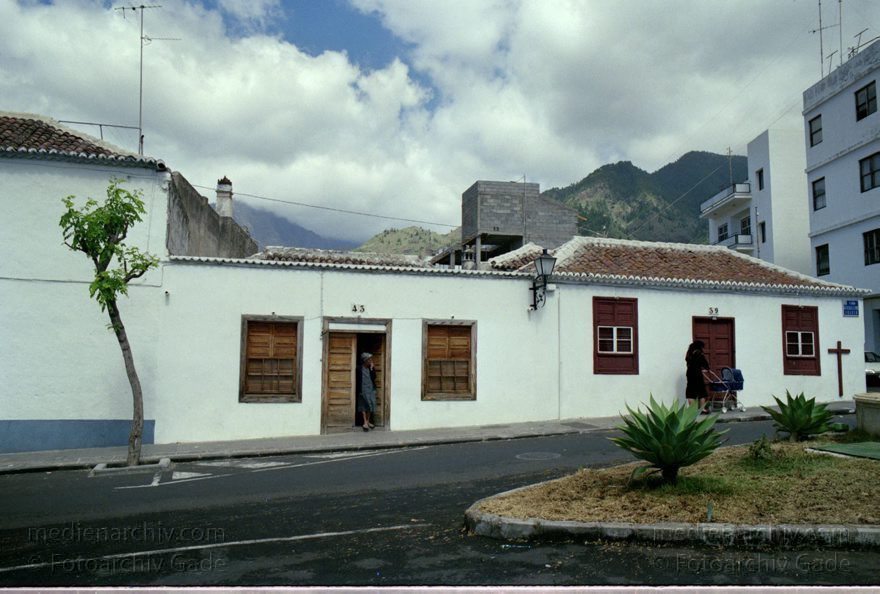 Spanien. Kanarische Inseln. La Palma.
März 1990. Spanien. Kanarische Inseln. La Palma. Ortschaft. Islas Canarias. Isla de La Palma. Canary Islands Spain.
Schlüsselwörter: Islas Canarias;Kanarische Inseln;La Palma;1990;Spanien