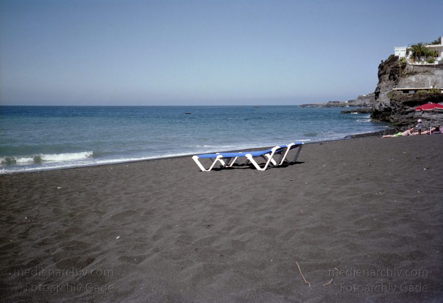 Spanien. Kanarische Inseln. La Palma. Strand und Meer
März 1990. Spanien. Kanarische Inseln. La Palma. Meer. Strand. Baden. Sonnen. Urlauber. Atlantik. Liegestuhl. Islas Canarias. Isla de La Palma. Canary Islands Spain.
Schlüsselwörter: Islas Canarias;Kanarische Inseln;La Palma;Liegestuhl;Meer;Spanien;1990;Strand