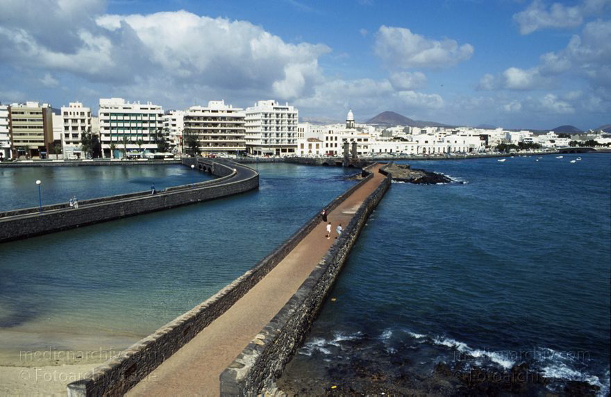 Lanzarote. Arrecife
1993. Spanien. Kanarische Inseln. Lanzarote. Arrecife - Spain. Canary Islands - Festung mit Kanonen Geschützen
Schlüsselwörter: 1993;Arrecife;canarias;Canary Islands;Kanarische Inseln;Lanzarote;Spain;Spanien