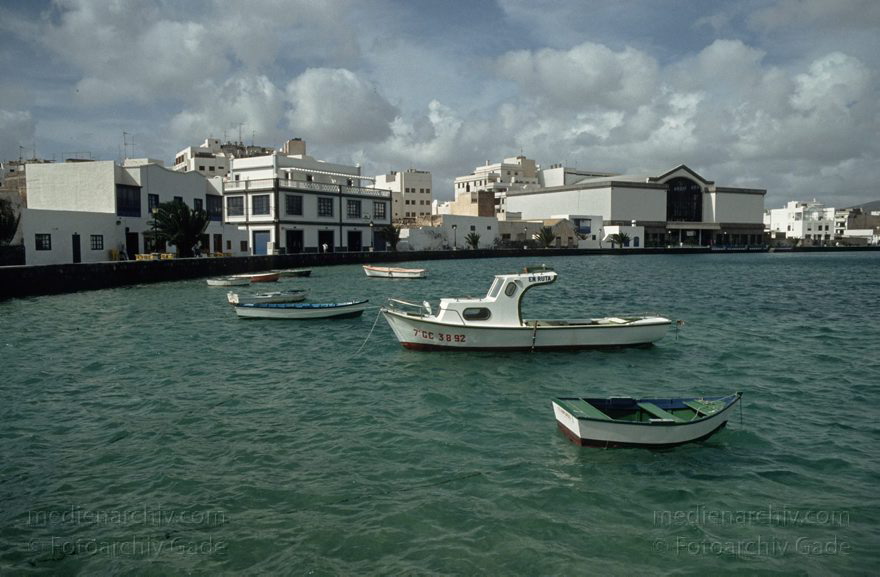 Lanzarote. Arrecife
1993. Spanien. Kanarische Inseln. Lanzarote. Arrecife - Spain. Canary Islands - Festung mit Kanonen Geschützen
Schlüsselwörter: 1993;Arrecife;canarias;Canary Islands;Kanarische Inseln;Lanzarote;Spain;Spanien