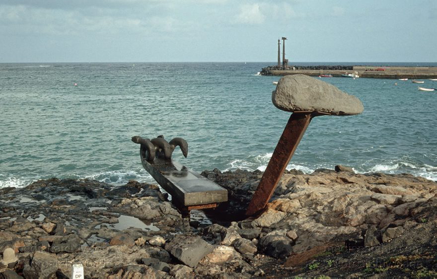 Lanzarote. Costa Teguise. Anker. Meer. Küste
1991. Spanien. Kanarische Inseln. Lanzarote. Costa Teguise. Anker. Atlantik. Meer. Küste
Schlüsselwörter: 1991;Anker;Atlantik;canarias;Canary Islands;Costa Teguise;Kanarische Inseln;Küste;Lanzarote;Meer;Spain;Spanien