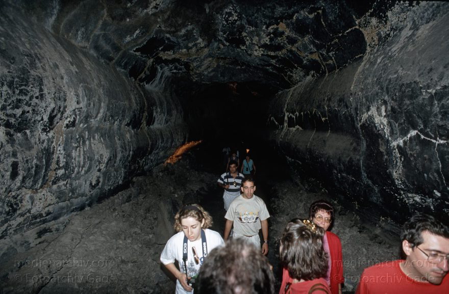 Lanzarote. Vulkanische Lava. Höhle. Cueva de los Verdes
1994. Spanien. Kanarische Inseln. Lanzarote. Vulkanische Lava. Höhle. Cueva de los Verdes
Schlüsselwörter: 1994;canarias;Canary Islands;Cueva de los Verdes;Höhlen;Kanarische Inseln;Lanzarote;Lava;Lavaröhre;Spain;Spanien;Vulkan
