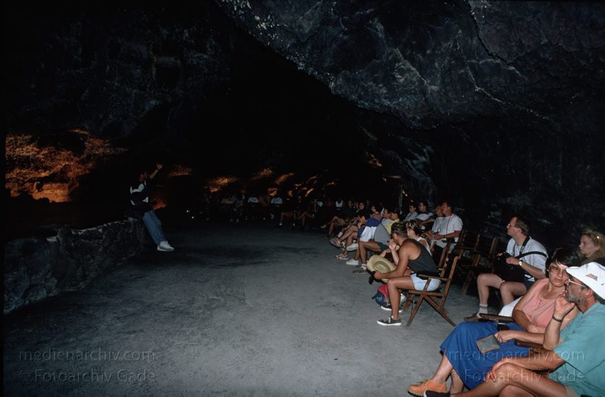 Lanzarote. Vulkanische Lava. Höhle. Cueva de los Verdes
1994. Spanien. Kanarische Inseln. Lanzarote. Vulkanische Lava. Höhle. Cueva de los Verdes
Schlüsselwörter: 1994;canarias;Canary Islands;Cueva de los Verdes;Höhlen;Kanarische Inseln;Lanzarote;Lava;Lavaröhre;Spain;Spanien;Vulkan