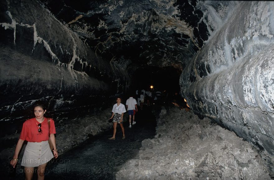 Lanzarote. Vulkanische Lava. Höhle. Cueva de los Verdes
1994. Spanien. Kanarische Inseln. Lanzarote. Vulkanische Lava. Höhle. Cueva de los Verdes
Schlüsselwörter: 1994;canarias;Canary Islands;Cueva de los Verdes;Höhlen;Kanarische Inseln;Lanzarote;Lava;Lavaröhre;Spain;Spanien;Vulkan