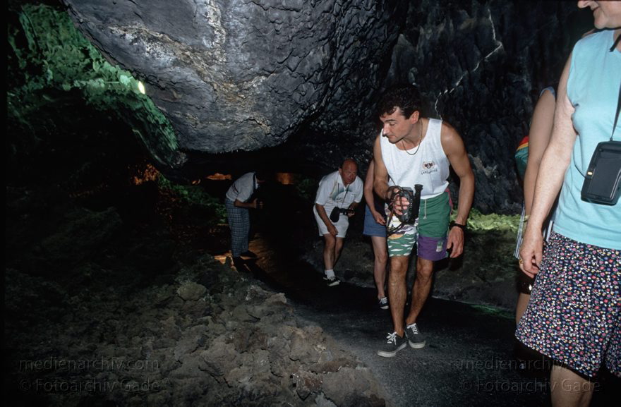 Lanzarote. Vulkanische Lava. Höhle. Cueva de los Verdes
1994. Spanien. Kanarische Inseln. Lanzarote. Vulkanische Lava. Höhle. Cueva de los Verdes
Schlüsselwörter: 1994;canarias;Canary Islands;Cueva de los Verdes;Höhlen;Kanarische Inseln;Lanzarote;Lava;Lavaröhre;Spain;Spanien;Vulkan