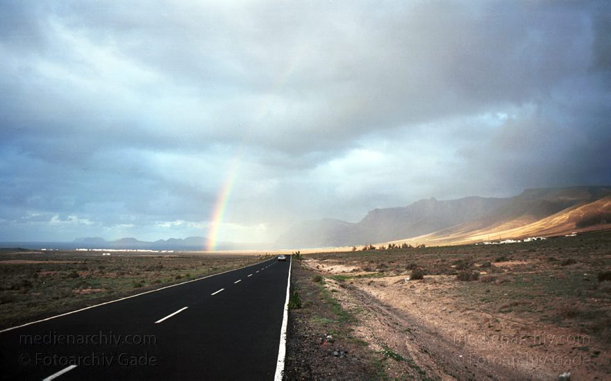 November 1993. Spanien. Lanzarote. Regenbogen über Farmara
November 1993. Spanien. Lanzarote. Regenbogen über Farmara
Schlüsselwörter: 1993;Canary Islands;Espana;Farmara;Islas Canarias;Kanarische Inseln;Lanzarote;Regenbogen;Spain;Spanien